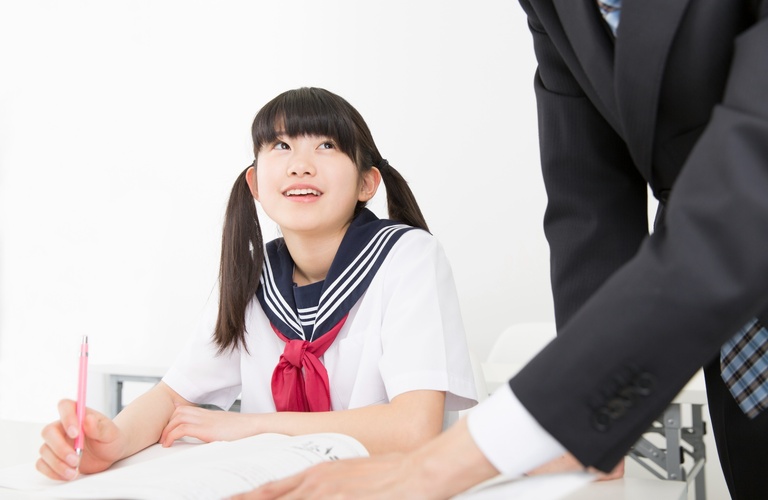 高校入試を見据えたクラスでの集団指導で基礎力と総合力をつける | 千葉の塾ならお子様の意識を変える花園進学塾